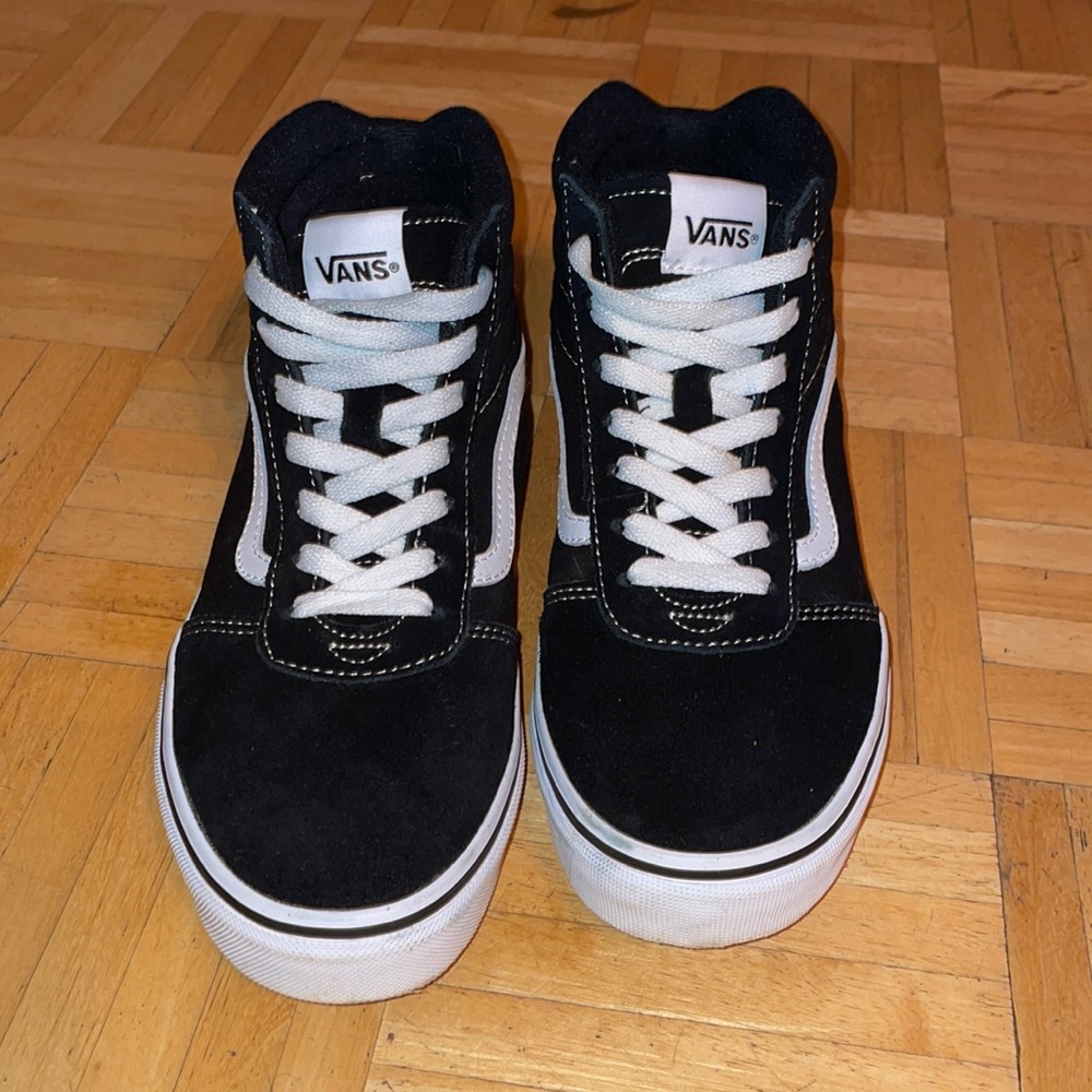High Top Vans Youth size 7 / Women’s 8.5